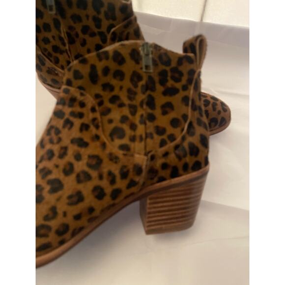 UGG Kingsburg‎ Leopard Bootie - Picture 5 of 7